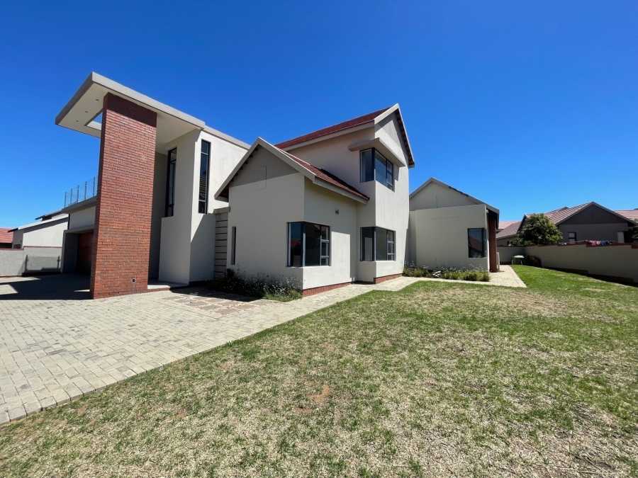5 Bedroom Property for Sale in Wild Olive Estate Free State